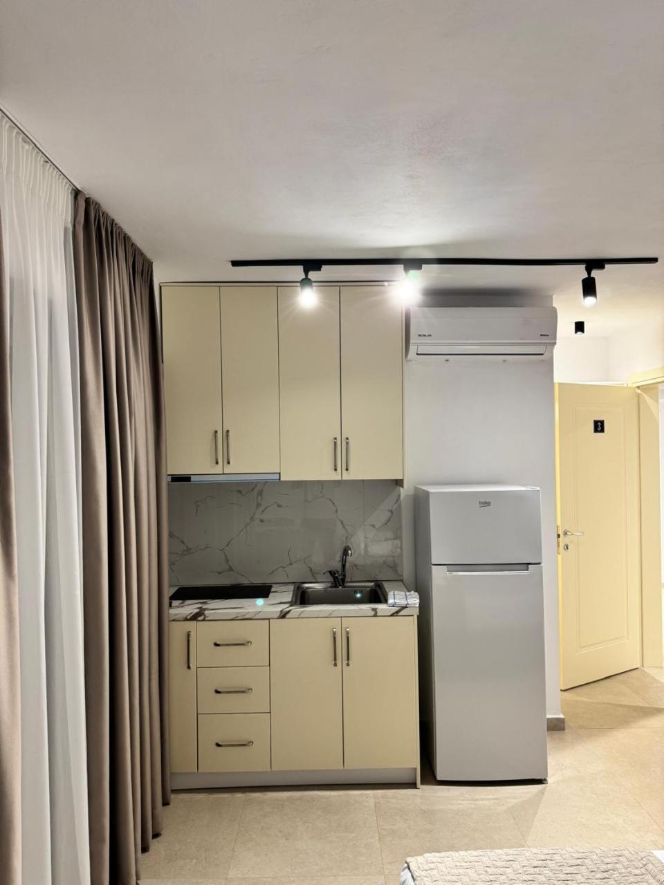 Studio Taraj Ksamil Bagian luar foto