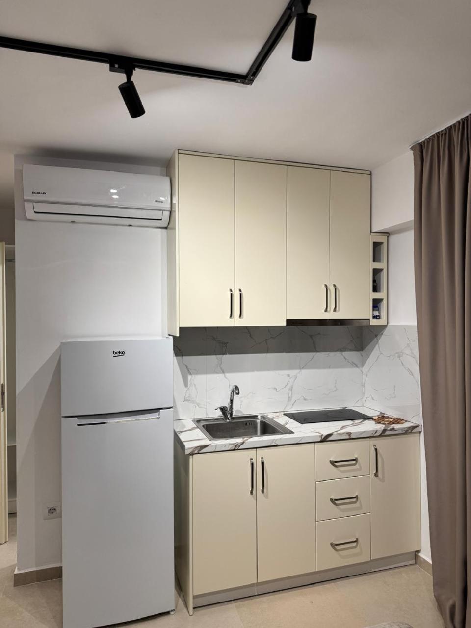 Studio Taraj Ksamil Bagian luar foto